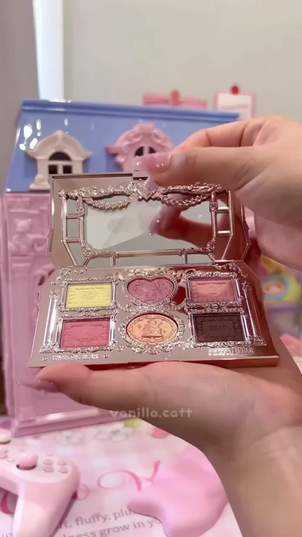 Vintage-Inspired Rose Gold Heart Eyeshadow Palette