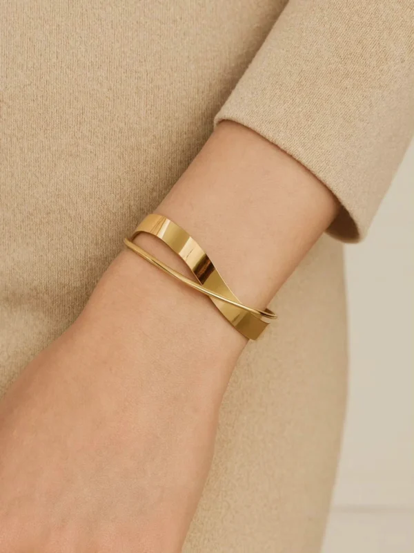 Twisted Gold Cuff Bracelet Design